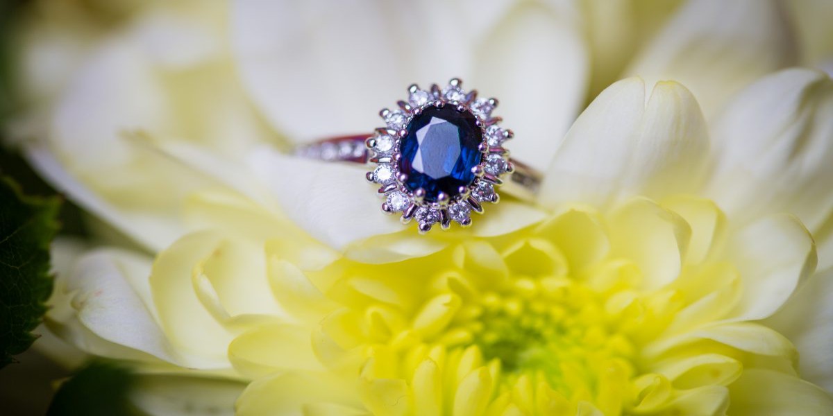 Why Oval Cut Engagement Rings Are Trending